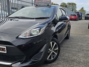 2019 (192) Toyota Aqua | Black - Image 4