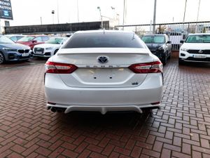 2.5 Petrol Hybrid XLE Sedan 4D - Image 4