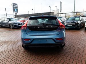 2.0D D4 HATCH 5DR AUTOMATIC - Image 4