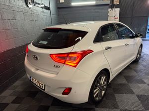 Hyundai i30 1.6 CRDi Deluxe - Image 3