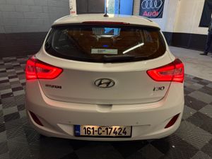 Hyundai i30 1.6 CRDi Deluxe - Image 4