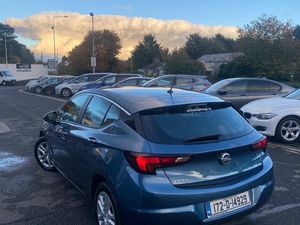Opel Astra 2017 1.4 petrol - Image 4