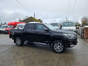 192 TOYOTA HILUX INVINCIBLE X AUTOMATIC CREW CAB - Image 4