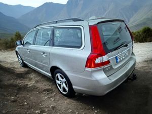 2015 Volvo V70 D4 (181hp) SE Leather Manual - Image 4