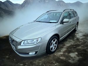 2015 Volvo V70 D4 (181hp) SE Leather Manual - Image 3