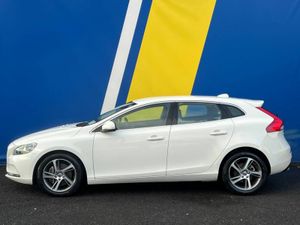 Volvo V40 D4 2.0D AUTO // LEATHER HEATED SEATS // - Image 3