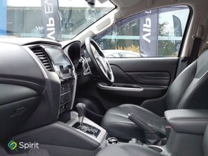 Mitsubishi L 200 L200 Instyle 6AT 4DR Auto Call J - Image 4