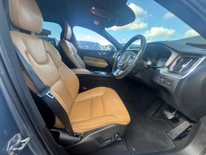 181 VOLVO XC60 D4 4X4 AUTO MASSIVE SPEC! - Image 4