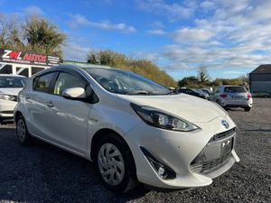 19 Toyota Aqua Hybrid - Image 3