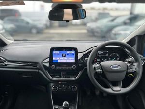 Ford Fiesta 1.1 75ps Zetec - Image 3