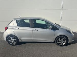 2015 TOYOTA YARIS HYBRID FSH 1 OWNER - Image 4