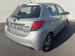2015 TOYOTA YARIS HYBRID FSH 1 OWNER - Image 3