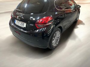 2017 Peugeot 208 1.2 Puretech 82 bhp Allure 5dr - Image 2