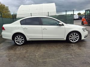 132  Volkswagen Passat 1.6 TDI .Light Damage - Image 4