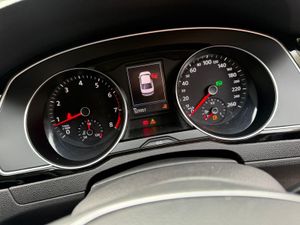 Volkswagen Passat 2017 highline automatic - Image 2