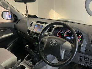 Toyota Hilux 2.5 SR5 DCAB 4DR - Image 2