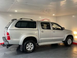 Toyota Hilux 2.5 SR5 DCAB 4DR - Image 3