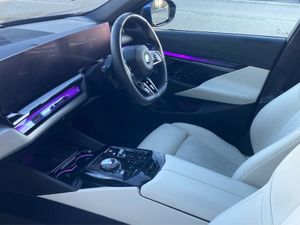 BMW 5 Series 530e M Sport Saloon - Image 2