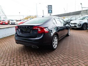 2.0D4 SE LUXURY 4DR SALOON AUTOMATIC // 1 OWNER WI - Image 3