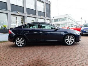 2.0D4 SE LUXURY 4DR SALOON AUTOMATIC // 1 OWNER WI - Image 2