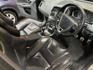 2015 Volvo XC60 D4 (181hp) FWD R-Design - Image 4