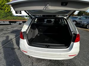 BMW 318d 2014 estate pearl white - Image 4