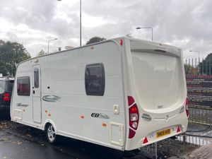 Lunar Quasar 4 Berth Fixed Bed Caravan - Image 3