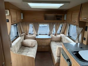 Lunar Quasar 4 Berth Fixed Bed Caravan - Image 4