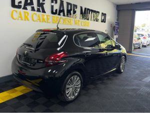 Peugeot 208 2017 208 Automatic Ony 41000Km - Image 4