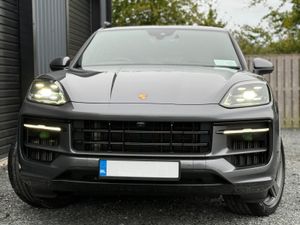 242 Porsche Cayenne E-Hybrid - Image 2