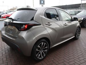 SELF CHARGING HYBRID SOL 5DR HATCHBACK  // 1 OWNER - Image 4