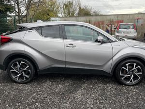 Toyota C-HR 2018 Hybrid Automatic - Image 3