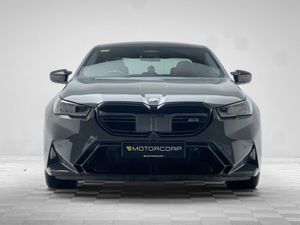 BMW M5 4.4 PHEV 727HP GRIGIO TELESTO - Image 2