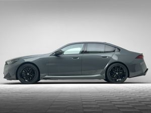 BMW M5 4.4 PHEV 727HP GRIGIO TELESTO - Image 4