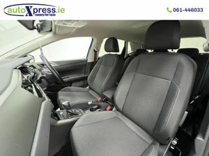 Volkswagen Polo 1.0 TSI Automatic, Reversing camer - Image 4