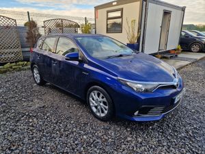 2017 Toyota Auris 1.8 Hybrid Luna (IRISH CAR) - Image 3