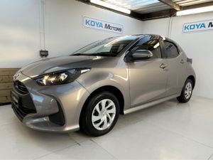 Toyota Yaris 1.5 PETROL HYBRID AUTOMATIC // FULL P - Image 3