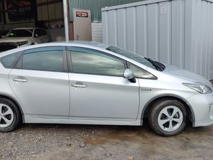 152 Toyota Prius NCT 2027 very clean car - Image 2