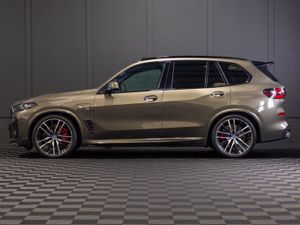 2025 BMW X5 X-Drive 50e M-Sport *Pan Roof - Image 3