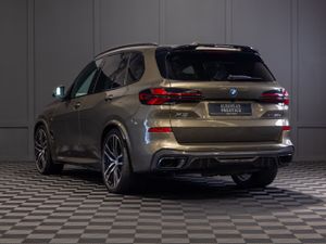 2025 BMW X5 X-Drive 50e M-Sport *Pan Roof - Image 4
