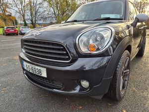 Absolutely Mint Mini Cooper 2011 - Image 2