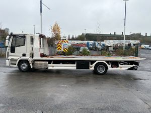 ABSOLUTELY STUNNING 2015 TILT AND SLIDE - Image 4