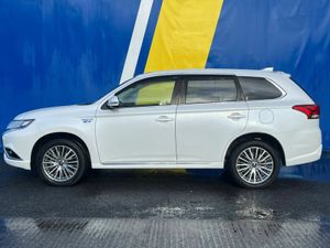 Mitsubishi Outlander 4WD 2.0 PLUG-IN HYBRID AUTO / - Image 3