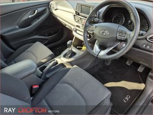 Hyundai i30 Petrol Deluxe 1.4 - Image 2