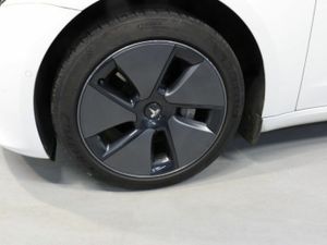 Tesla Model 3 RWD - Image 2