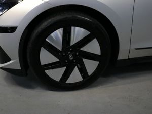 Hyundai IONIQ 6 ELEGANCE 77kWh EX DEMO SALOON EV - Image 4