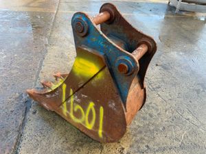 18 DIGGING BUCKET. - Image 3