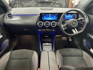 Mercedes-Benz GLA GLA 250e | Reversing Camera, Hea - Image 4