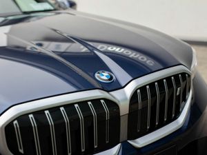 BMW i5 eDrive40 Sport Edition - Image 4