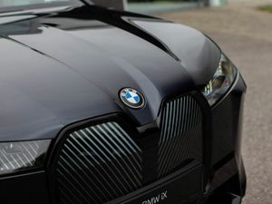 BMW iX xDrive45 M Sport - Image 4